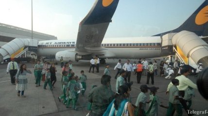 Шла кровь из ушей и носов: в самолете рейсом из Мумбаи упало давление