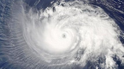 К прибрежным регионам Китая приближается тайфун "Вонфон"