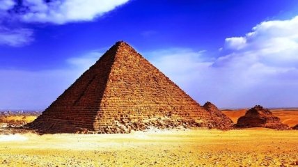 Возле пирамид в Египте обнаружен город