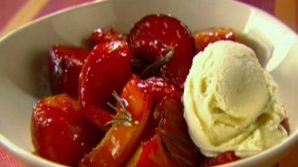 Фруктовая смесь с розмарином и лаймом