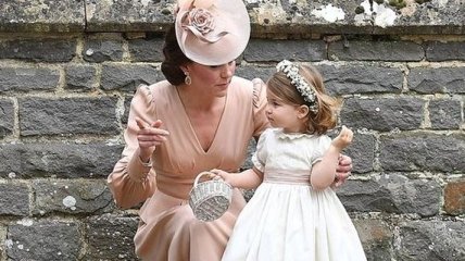 Как одевают королевских детей: очаровательный стиль принцессы Шарлотты (Фото)