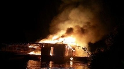 В Киеве загорелся ресторан: очевидцы сообщают о взрывах
