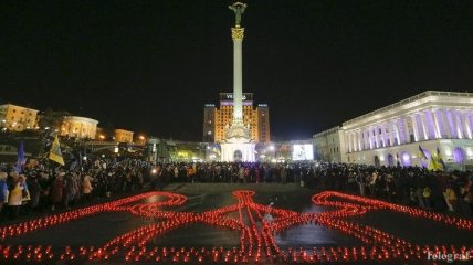 К годовщине Майдана в Киеве зажгли свечи (Видео)