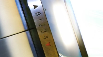 В Ялте коммунальщиков наказали за сломанные лифты 
