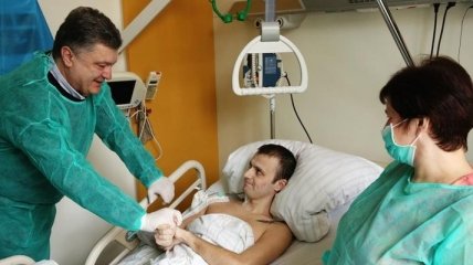 Порошенко навестил раненого бойца АТО в Дрездене