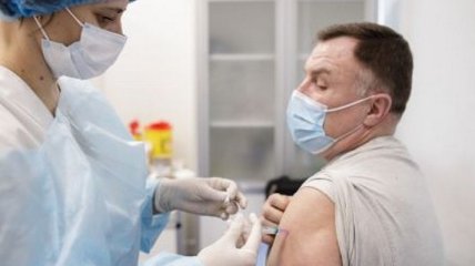 В Украине могут ввести повторную вакцинацию: названо условие