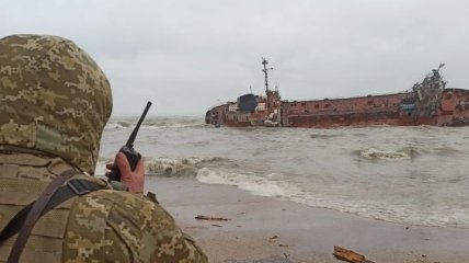 Спецкомиссия определила причины аварии танкера Delfi у берегов Одессы