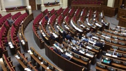 Рада закрылась: до конца заседания досидели около 20 депутатов