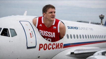 Российский баскетболист не поместился в SSJ-100