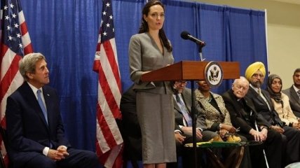 Худощавая Анджелина Джоли выступила с речью в Вашингтоне