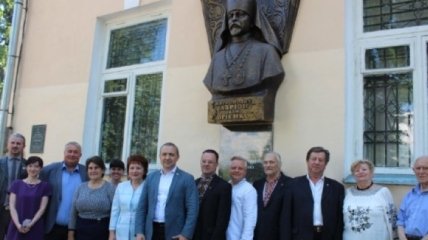 В Ровно установили мемориальную доску министру образования УНР