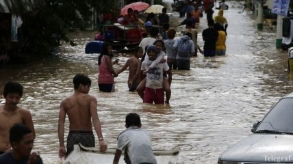 Тайфун на Филиппинах унес жизни 14 человек (Видео)