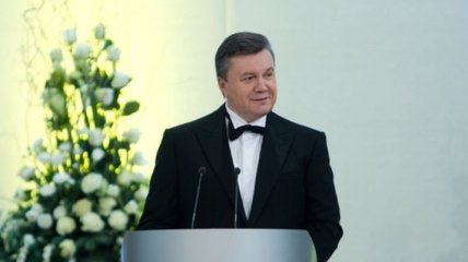 Янукович поздравил президентский оркестр и губернатора Австралии