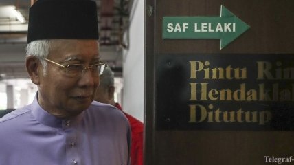 Экс-премьер Малайзии просит защиты у полиции