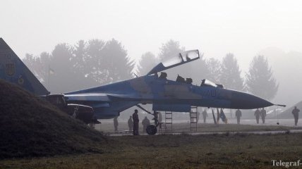 На Житомирщине в ходе выполнения плановых полетов разбился Су-27, погиб пилот