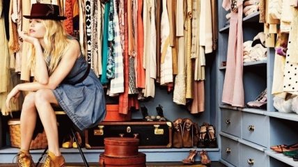 Исследователи определили самую дешевую вещь в женском гардеробе  