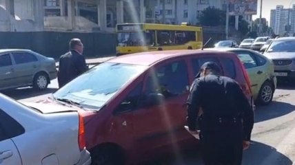 В Киеве произошло массовое ДТП: столкнулись 12 автомобилей