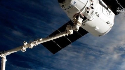 NASA: космический корабль Cargo Dragon состыковался с МКС
