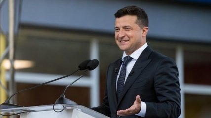 Зеленский собирается оплатить опрос на выборах из личных средств: раскрыты резонансные подробности
