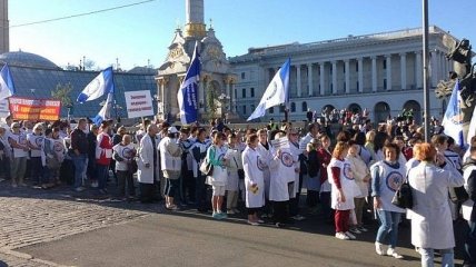 Медики покинули правительственный квартал в Киеве