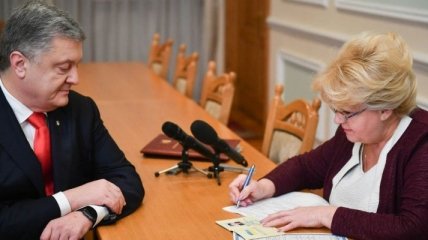 Порошенко подал документы в ЦИК для регистрации в кандидаты на выборы