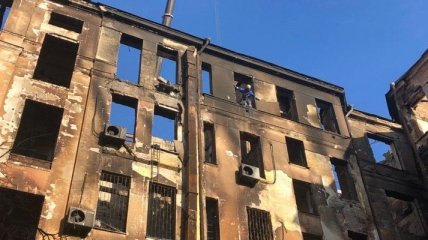 Пожар в Одесском колледже: спасатели продолжают разбирать здание