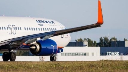 Авария при посадке: В Томске у самолета во время приземления разрушилось шасси