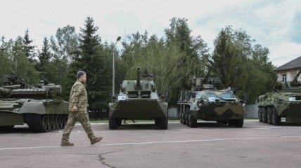 Президент передаст военным в Харьковской области технику и вооружение