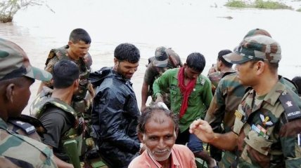 Количество жертв наводнения в Индии превысило 100 человек