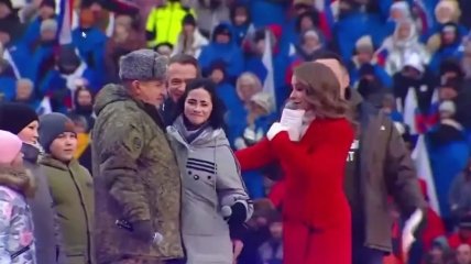 Аня Науменко біля російського солдата