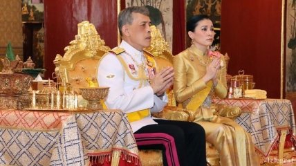 Короля Таиланда Раму Х торжественно короновали (Видео)