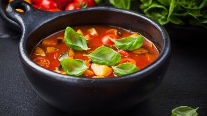 Як додавати зелень до супу