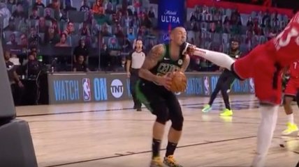 Каратэ в НБА: жуткий удар в матче Торонто - Бостон (Видео)