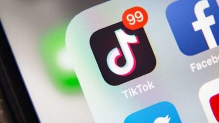 Украинцы просят Зеленского запретить TikTok: чем не угодила соцсеть