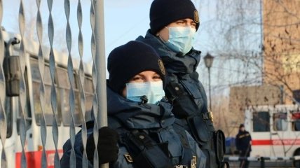 Нацполиция: запрет украинцам выходить из дома в регионах является рекомендательным