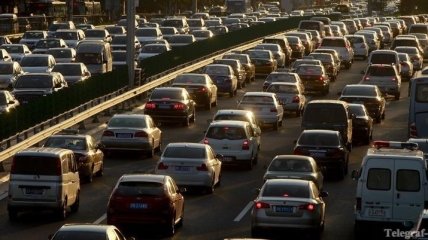 В Пекине ограничивают число машин на дорогах 