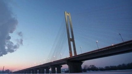 На одном из мостов Киева ограничат движение