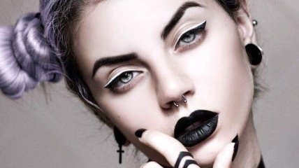 Мода 2018: черные губы - новый дерзкий тренд в Instagram для смелых девушек (Фото) 