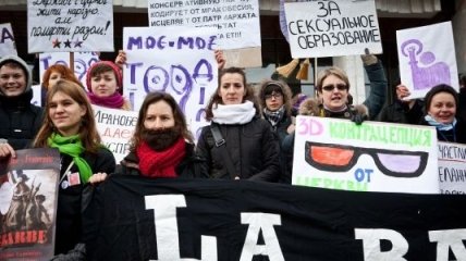 Опрос: 9% украинок считают себя феминистками