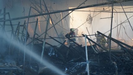 Наслідки удару по ТЦ у Кременчуці (Фото: ДСНС)