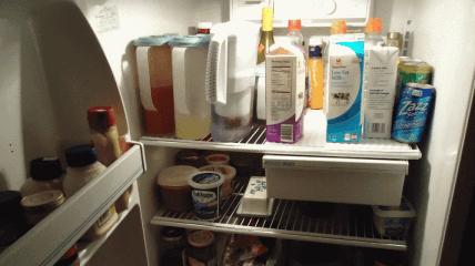 Как устранить неприятный запах в холодильнике?