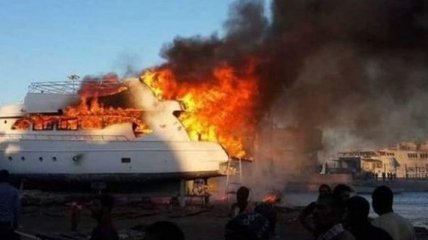 В Египте загорелось судно с 22 туристами на борту