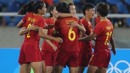Китайская футболистка забила удивительный гол на Олимпиаде (Видео)