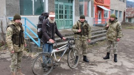 Гражданин Германии на велосипеде, но без загранпаспорта, хотел попасть в Украину