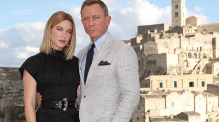 Дэниел Крейг и Леа Сейду на фотоколле в Италии на месте съемок фильма об агенте 007 (Видео)