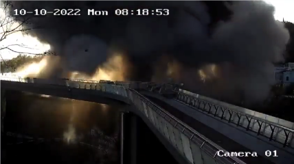Один из взрывов случился прямо у моста Кличко в Киеве