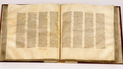 Старейшая в мире Библия оцифрована и опубликована в интернете