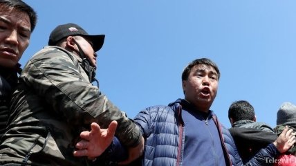 В Бишкеке начались столкновения со стрельбой, в столицу Кыргызстана вводят войска