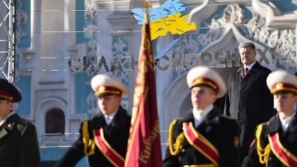Порошенко: В 2017 году на вооружение армии Украина потратит 11 млрд грн 