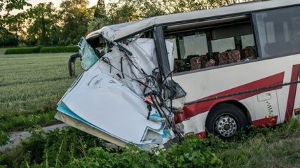 В Германии автобус с детьми попал в ДТП: есть пострадавшие